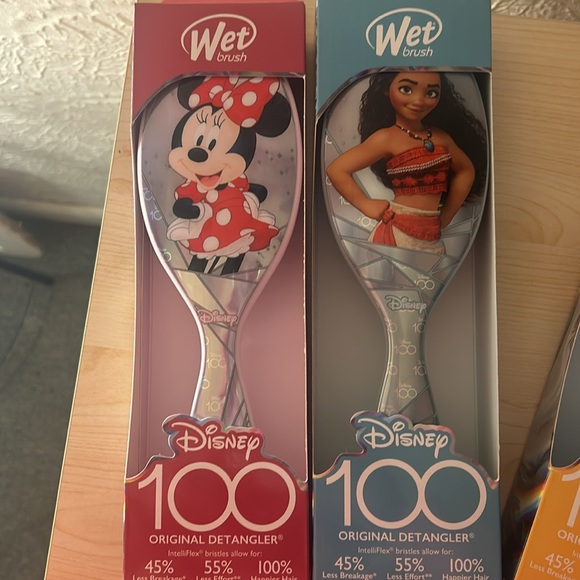 Wet brushes from the Disney 100 series you can use on wet or dry hair - Picture 3 of 6